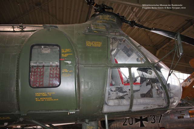 Vertol H-21C_07s.JPG