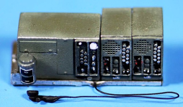 LZModels1_35USArmyRadiosets9.jpg