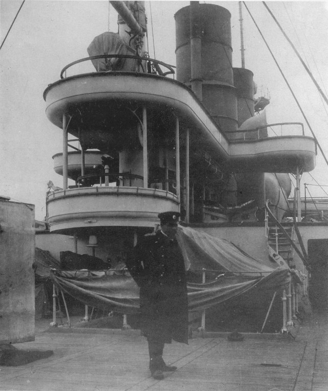 На юте эскадренного броненосца Двенадцать Апостолов.jpg