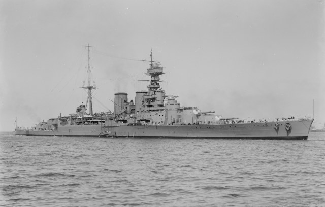 HMS_Hood_March_17_1924.jpg