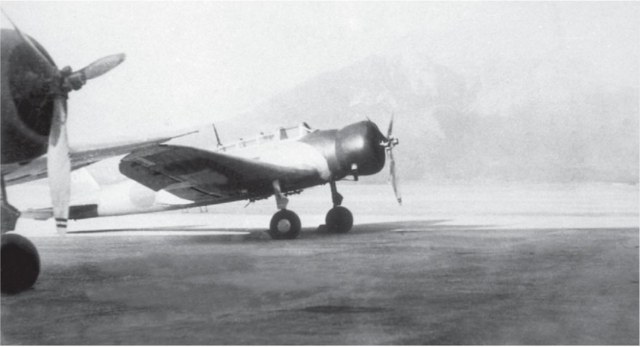 IJAF-B4N1-Akagi-na-reide-Hitokappu-1941.jpg