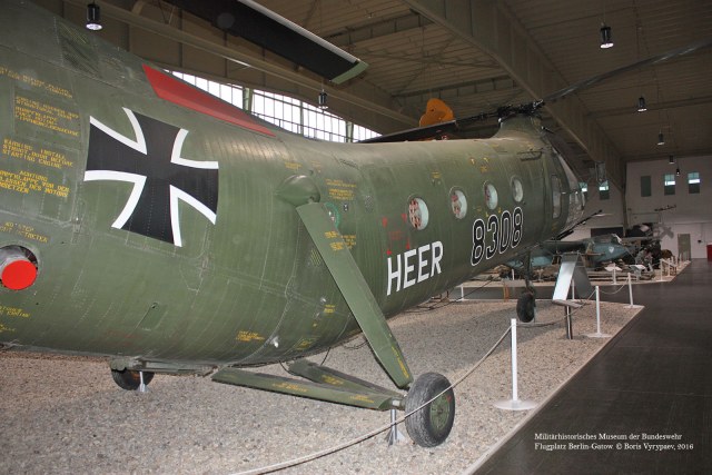 Vertol H-21C_51s.JPG