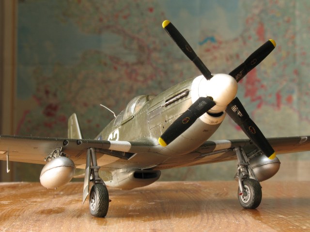 Дикая лошадь P-51B 1:48