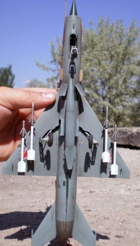 МИГ-21 МФ Fishbed-J от Academy 1/48