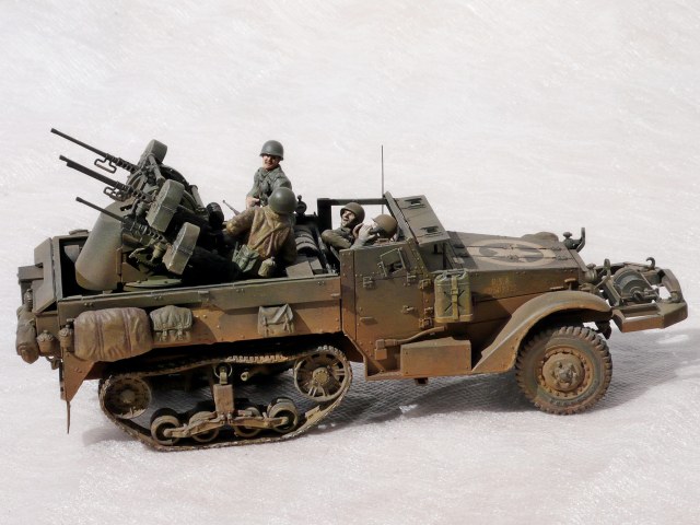 Американский полугусеничный бронетранспортер М16 с зенитной установкой