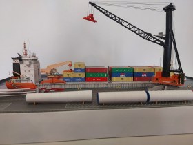 Многоцелевое судно "Lady Clarissa" в бельгийском порту на выгрузке