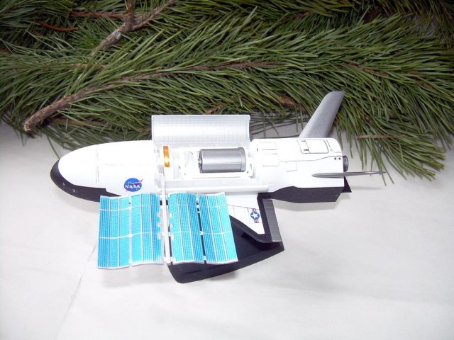 Boeing X-37B (1/50)