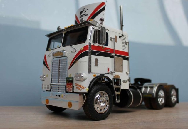 WHITE FREIGHTLINER dual drive truck tractor
