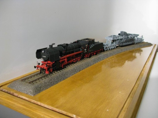 Мортира Karl-Gerat на транспортёре с паровозом BR-52