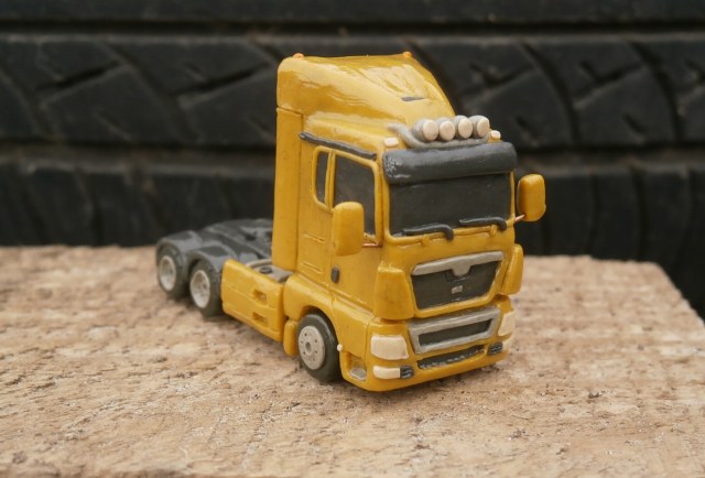 Man TGX & CAT D9 1:100