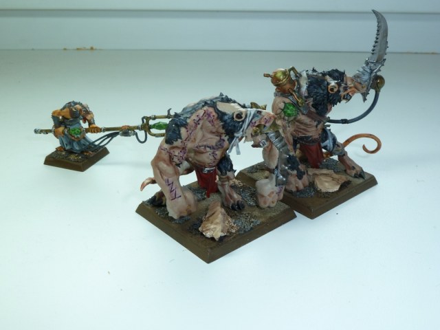 Skaven Rat Ogres with Master Moulder скавены крысоогры и погонщик
