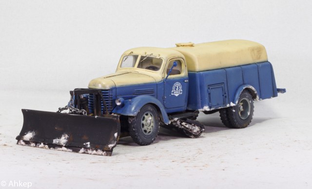 Поливомоечная машина ПМ-8 на базе ЗИС-150 с отвалом