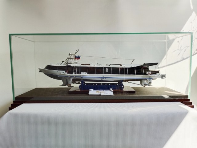 Моторная яхта VIP класса "Верный". (СПК "Метеор-235)