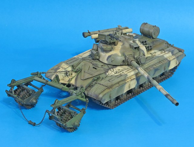 Советский T-64B с тралом KMT-5M