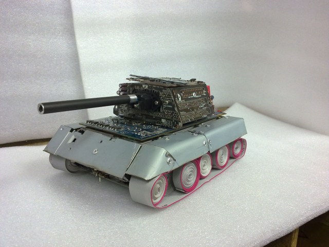 Танк из компьютерного железа Е-100