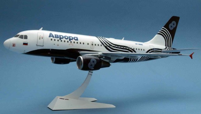 1/144 "Эйрбас"А-319, а/к "Аврора"