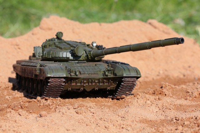 Нечто, отдалённо напоминающее Т-72Б