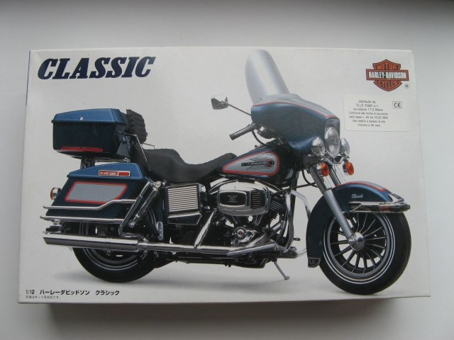 Harley-Davidson FLHC (1/12)