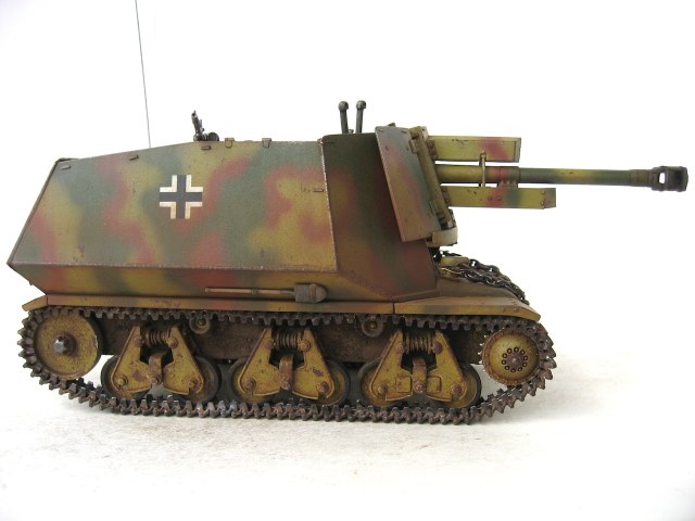 10,5CM LEFH18(SF) AUF GESCHUTZWAGEN 39H(F)