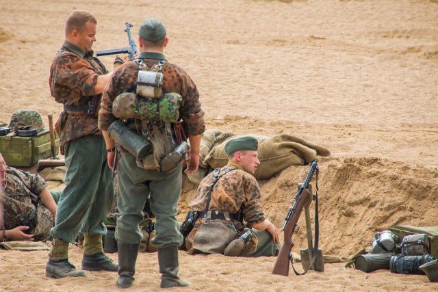 Реконструкция высадки десанта в 1942 году.