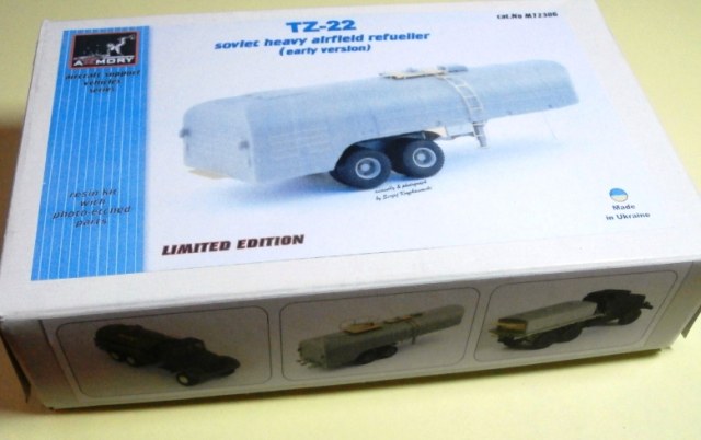 TZ-22 Soviet heavy airfield refueler (early version) cat. # M 72306
