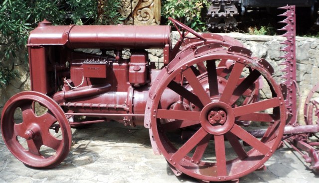 Трактор "Фордзон" и косилка К-1001