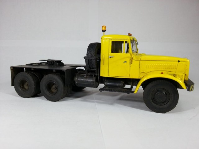 КрАЗ-258 седельный тягач 1:43