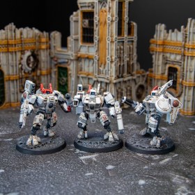 T'au Empire - XV8 Crisis Battlesuit Team.