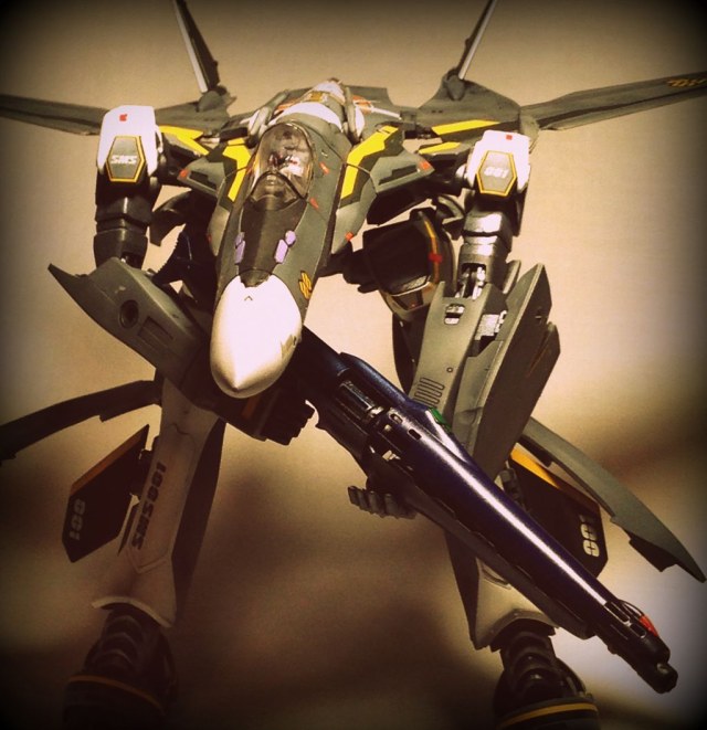 MACROSS 1:72 VF-25S MESSIAH VALKYRIE
