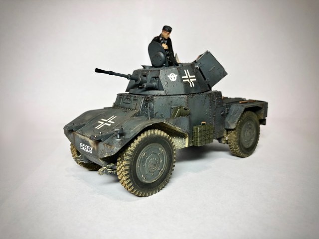 P 204 (f) with German Armoured Vehicle Crew