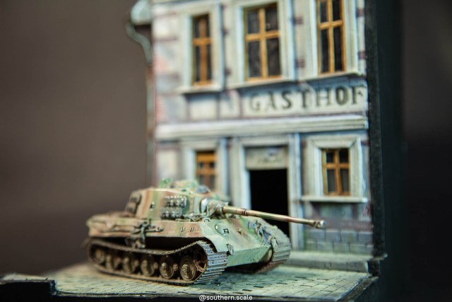 Королевский тигр в городе