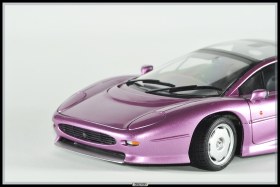 Jaguar XJ220 — кошка номер два