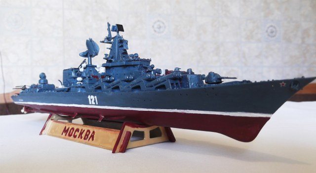 Ракетный крейсер "Москва" 1/700