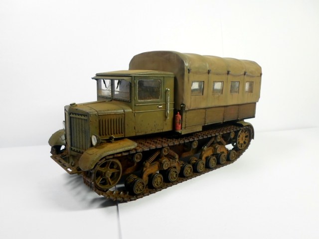 Советский тяжелый артиллерийский тягач "Ворошиловец"