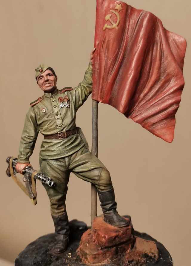 Ефрейтор РККА со знаменем