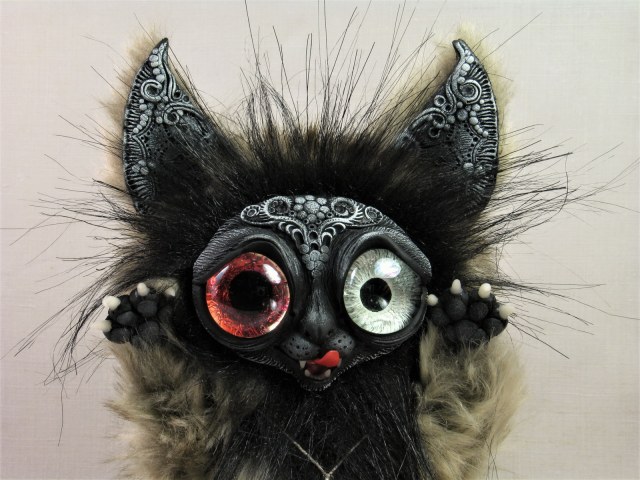 Озорной котик с мухомором