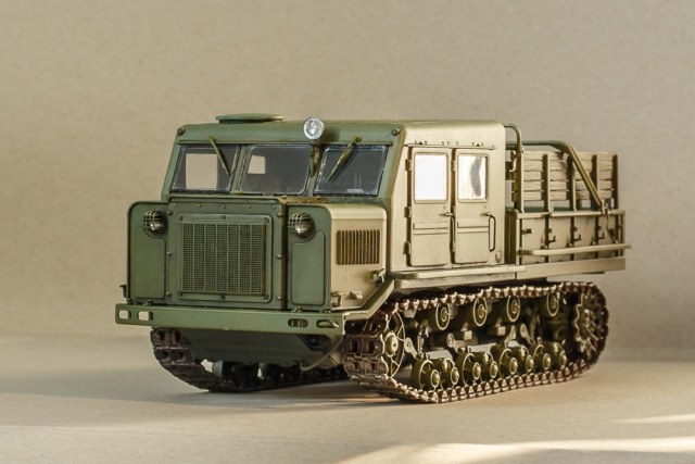 Артиллерийский тягач АТС-712