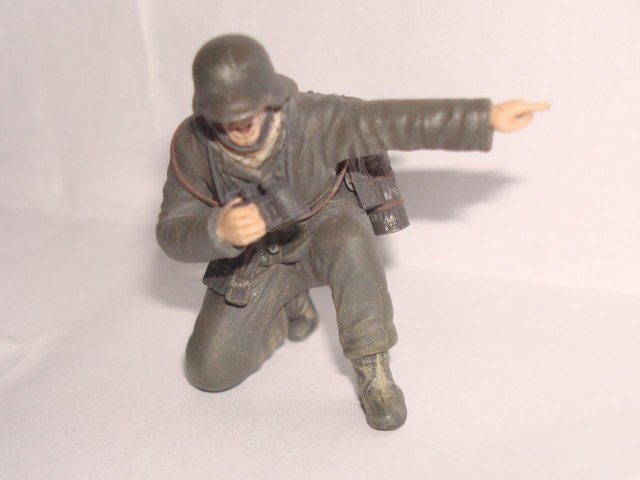 Один, не считая пушки и трех солдат (Командир расчета PaK 36)