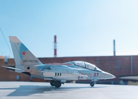 Як-130 ВКС 37 красный