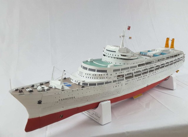 Пассажирский лайнер "SS Canberra"