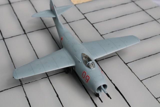 МиГ-9  1\48