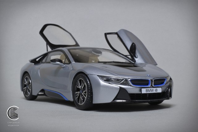 Автомобиль BMW i8