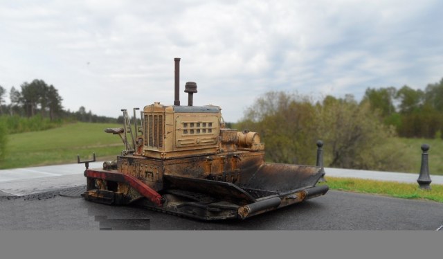 Асфальтоукладчик Д-150