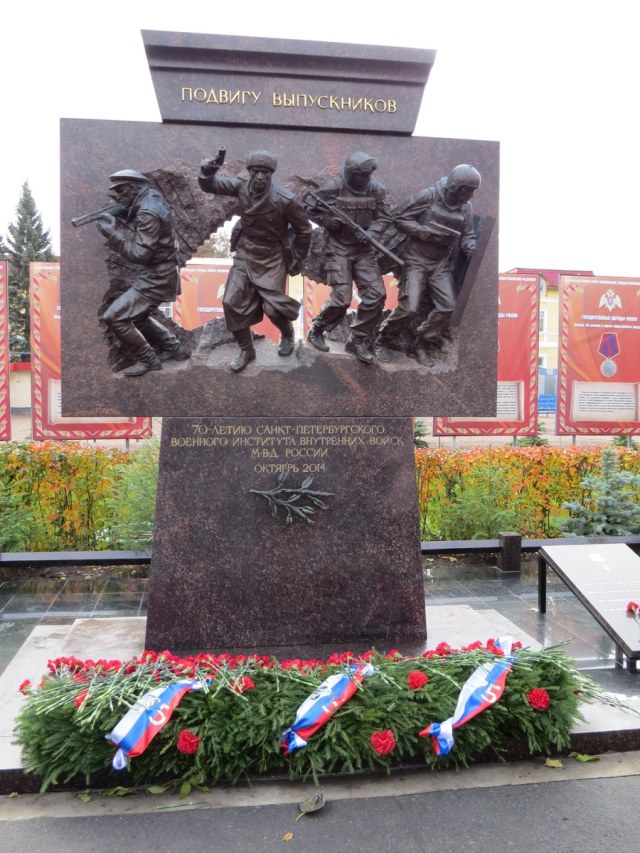 Подвигу выпускников посвящается...