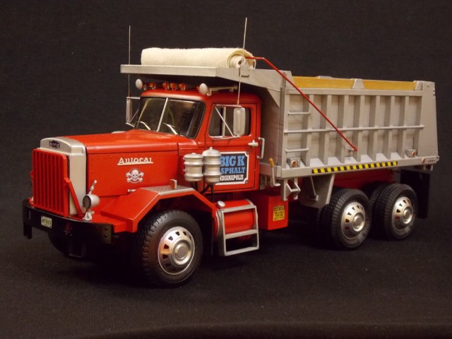 AUTOCAR  DUMP TRUCK