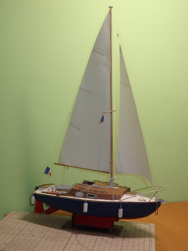 крейсерская яхта со скуловыми килями