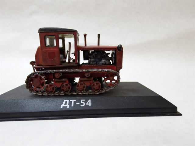 Трактор ДТ-54 Алтайского тракторного завода