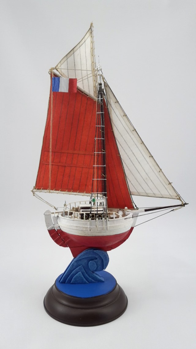 Яхта KURUN  французского яхтсмена Жак-Ива Ле Тумелена