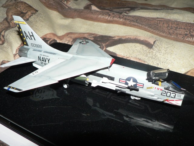 Hasegawa 1/72 F 8E Crusader (00339)