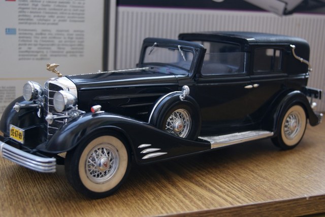 CADILLAC V-16 Town Car (1933г.в.)  1/16